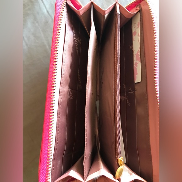 Clearance *-New-Fuschia pink wallet with wristlet strap attachment - Picture 4 of 4